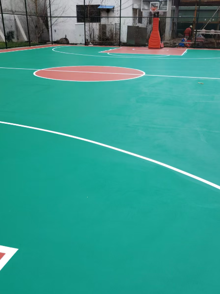 五指山 球场长期使用易出现地面开裂